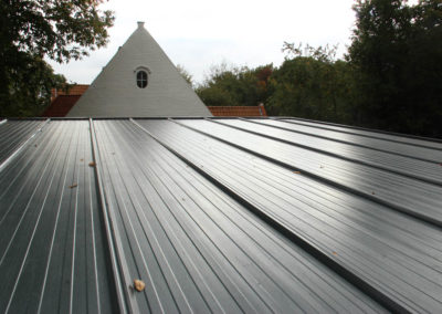 Toiture en plaques de toit isolées Alcotile avec bac en alluminium