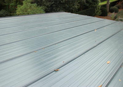 Toiture en plaques de toit isolées Alcotile avec bac en alluminium