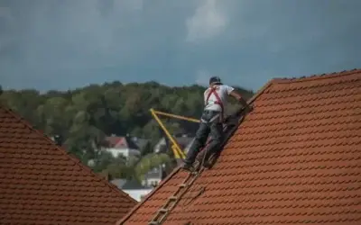 dakwerker met hellend dak